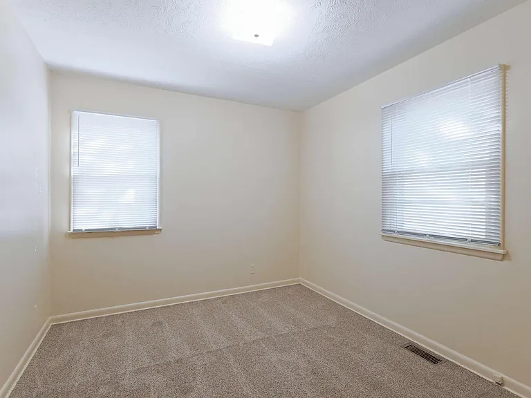 4010 Lewis Ave — Photo 17