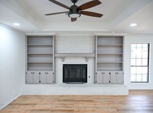 1725 Whispering Creek Ct, Edmond, OK 73013