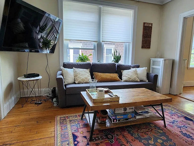 55 Thatcher St #6 — Photo 5