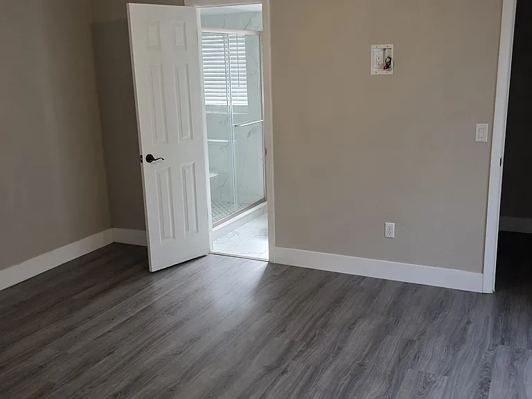 139 Windtree Ln #101 — Photo 2