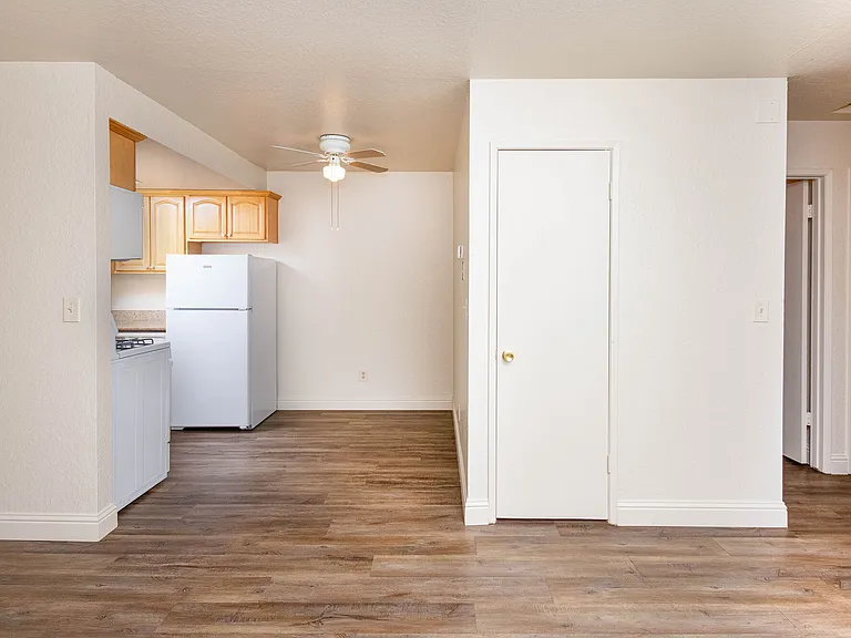 Alderwood Park Apartments — Photo 40