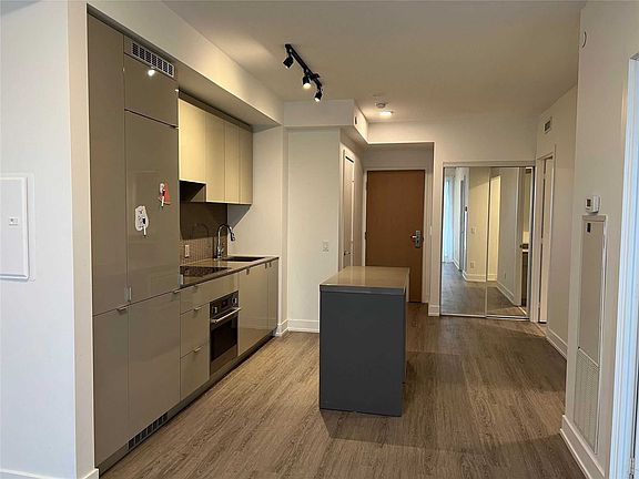 3rd image of 7 Grenville St #2606