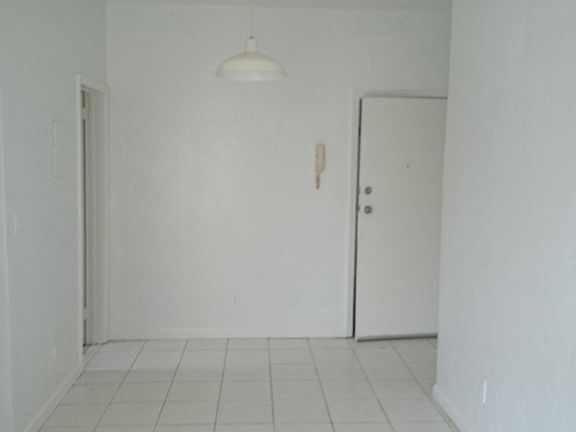 4th image of 1016 8th St #14