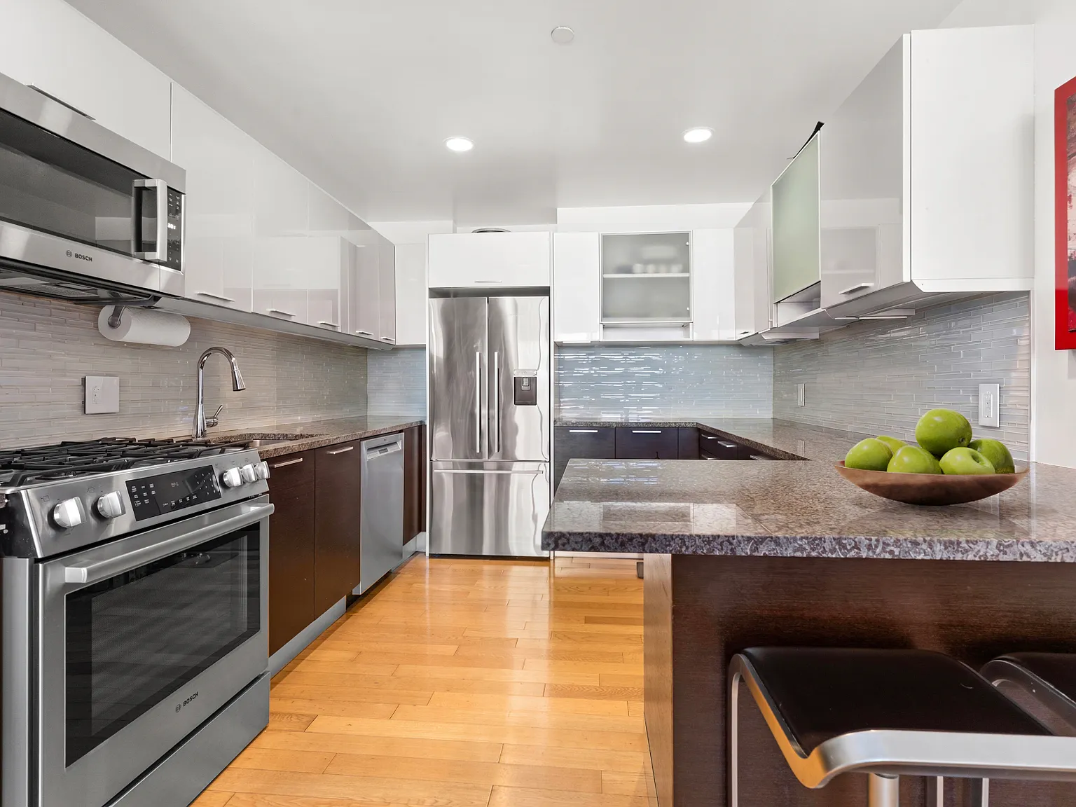 350 W 42nd St — Photo 3