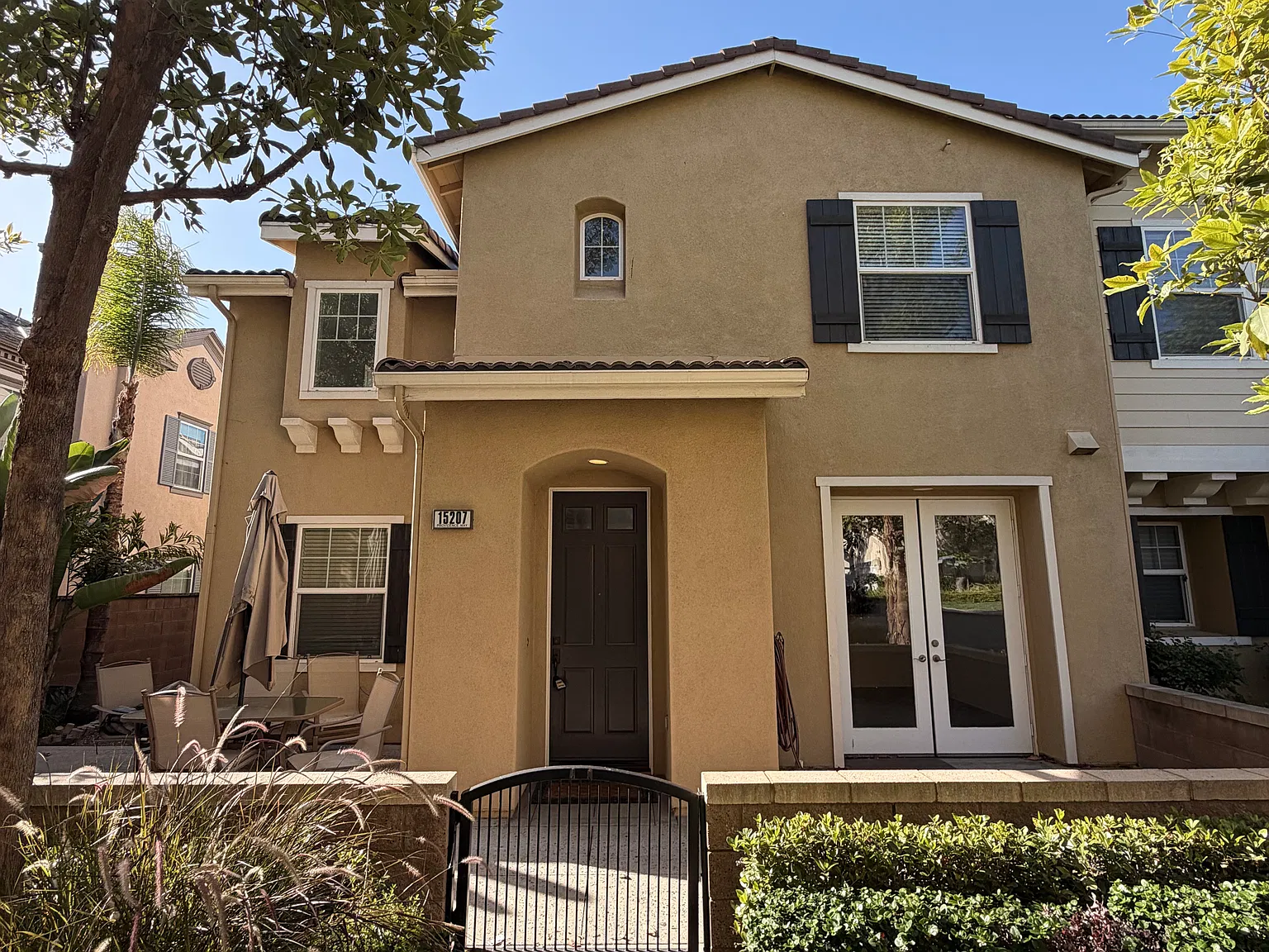 3 bed, 1922 sqft, $4,400 — Photo 1