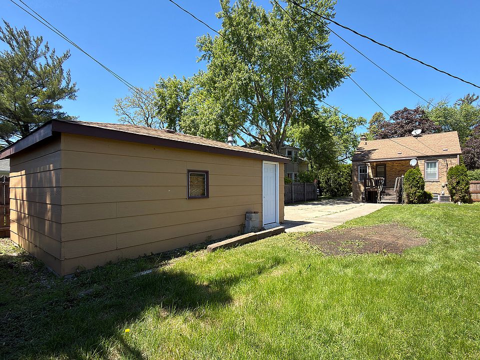 2nd image of 963 E Prairie Ave