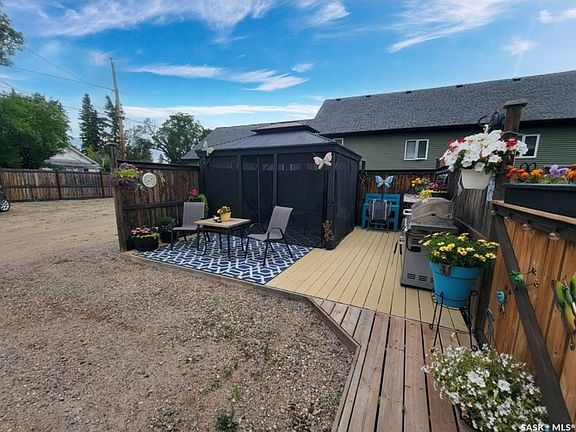 4th image of 305 1st St W