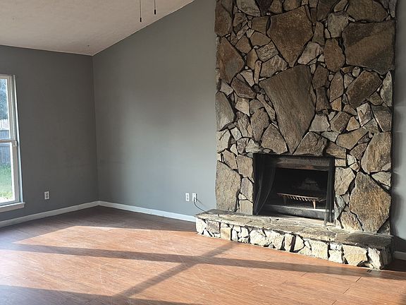 3rd image of 2405 Charco Dr