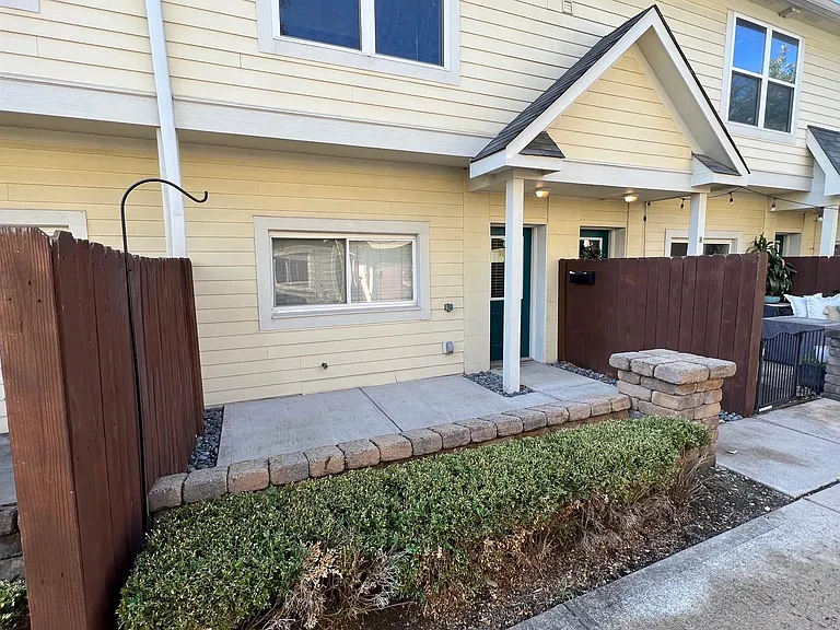 1088 Perry St #C — Photo 13