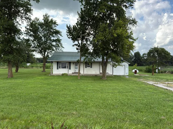 8411 Kinlou Rd, Kinmundy, IL 62854