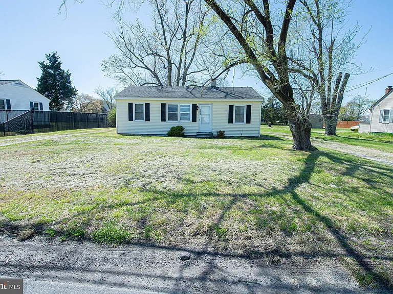 602 E Main St — Photo 4
