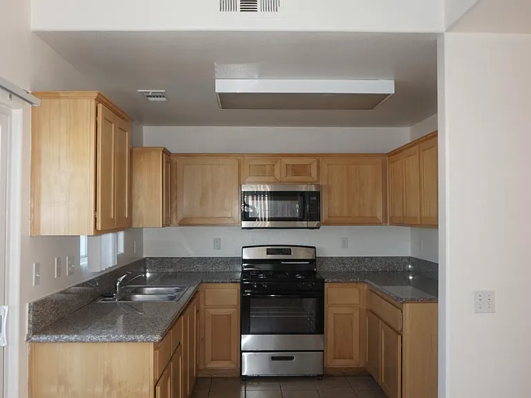 1525 N Palm Ave #11 — Photo 6