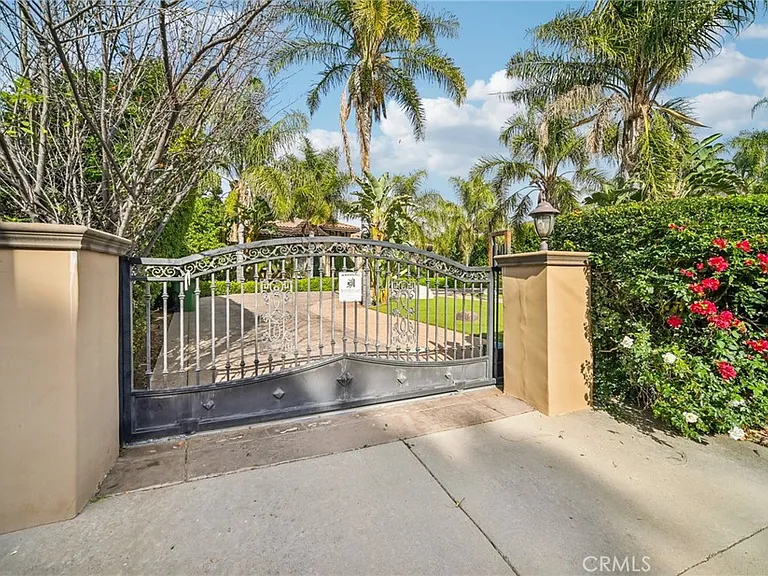 17401 Raymer St — Photo 33