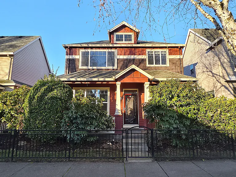 6229 NE Chestnut St — Photo 1