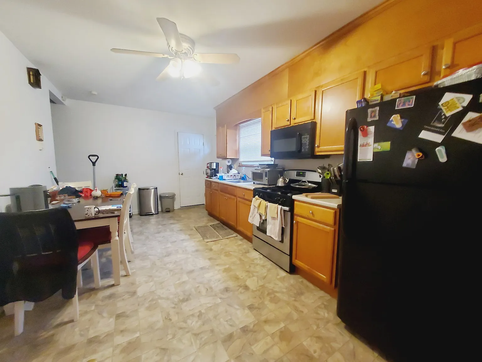 2 bed, 1.5 bath, 900 sqft, $2,500 — Photo 3