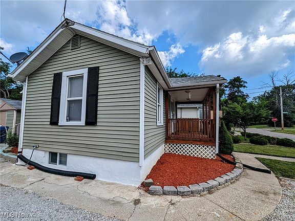 5th image of 579 Fairlawn Ave