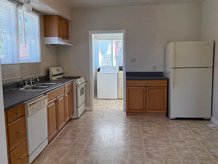 604 Alder St — Photo 3
