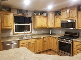 9550 Pleasant Valley Rd, Cedarburg, WI 53012