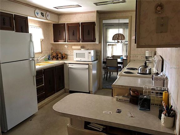 3rd image of 102 Big Oak Ln