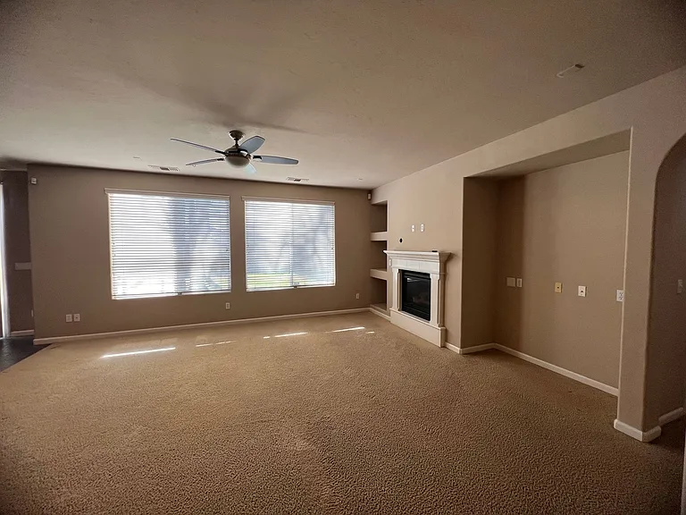 186 Montana De Oro St — Photo 4