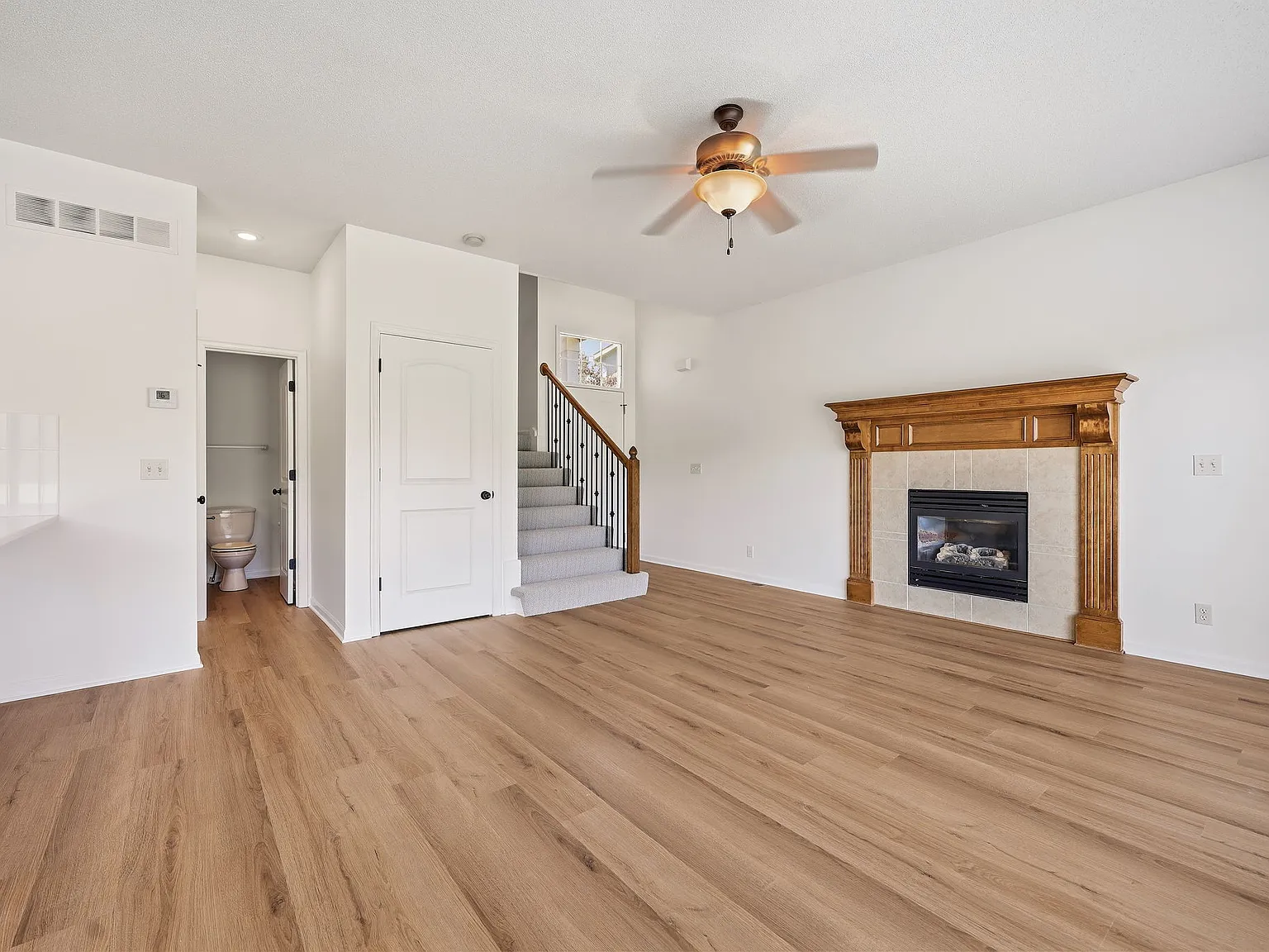 3 bed, 2.5 bath, 1664 sqft, $2,473 — Photo 4