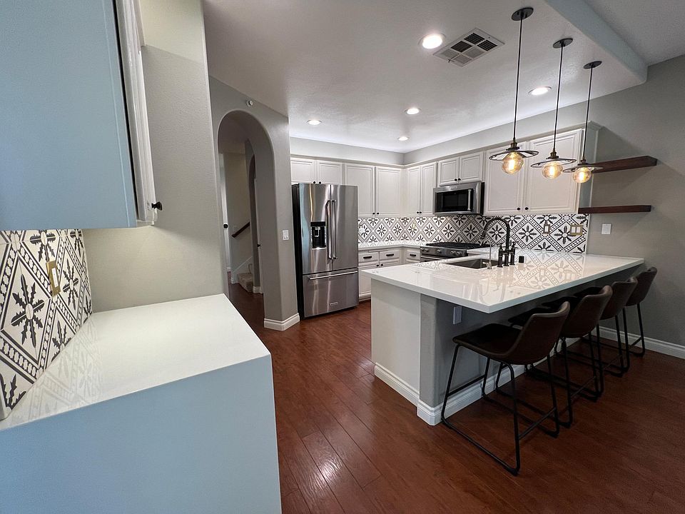 Kitchen bartop and coffee bar