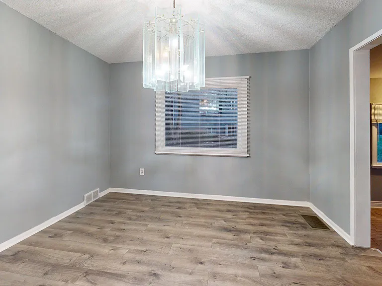 669 N Henderson Rd — Photo 61