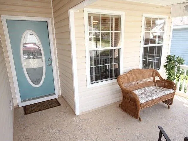 3 bed, 1273 sqft, $1,975 — Photo 2