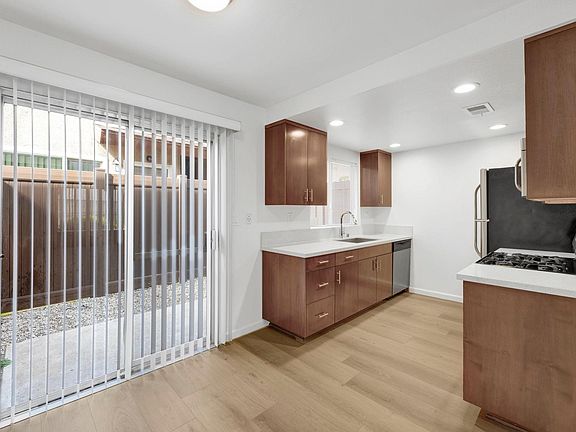 4th image of 212 W Grand Ave APT B