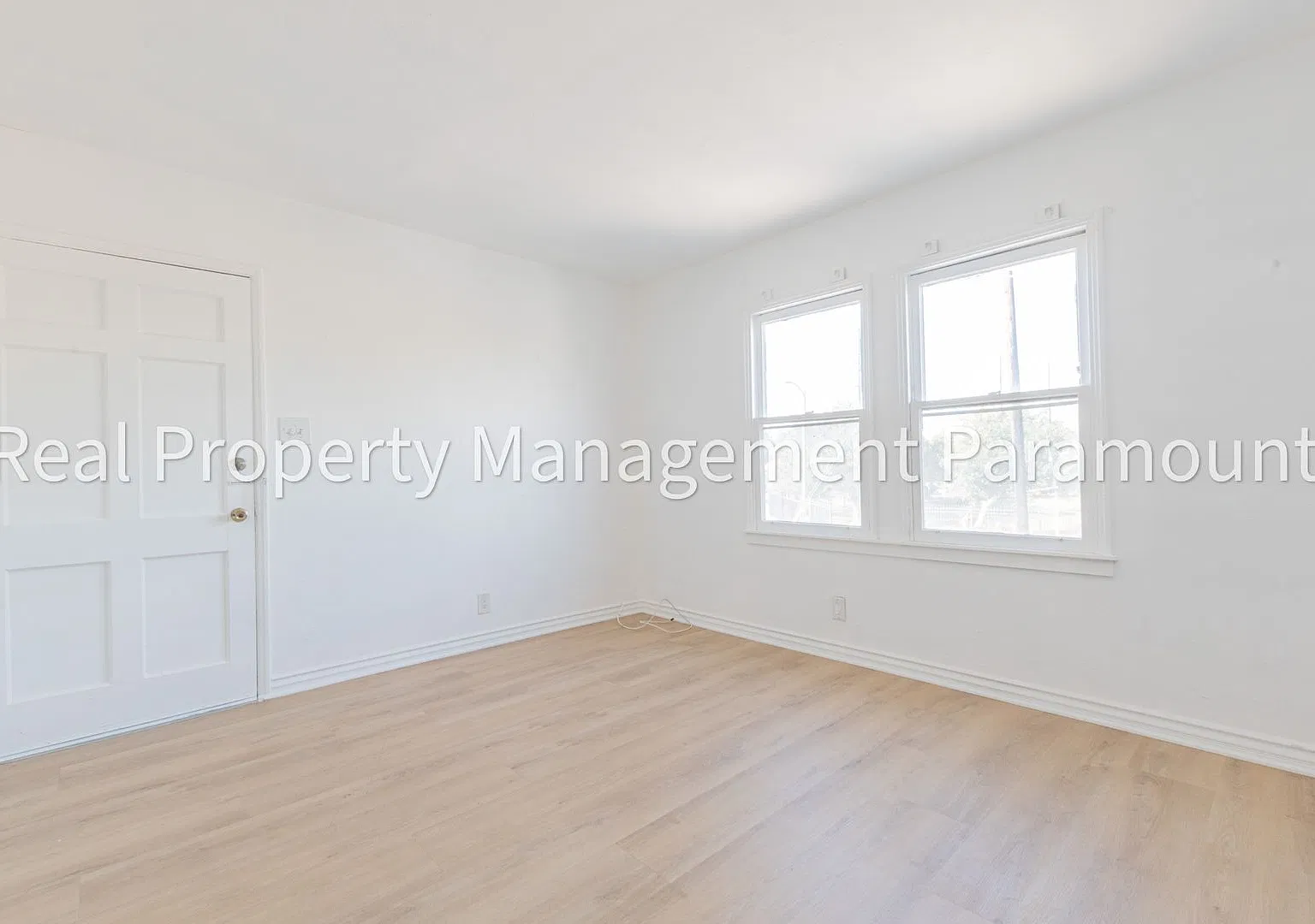 Fresh & Modern 2-Bed Apartment | Perfect Central LA Location — Photo 3
