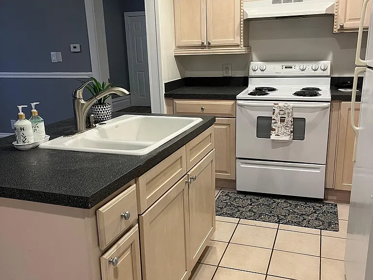 324 Broad St #A — Photo 5