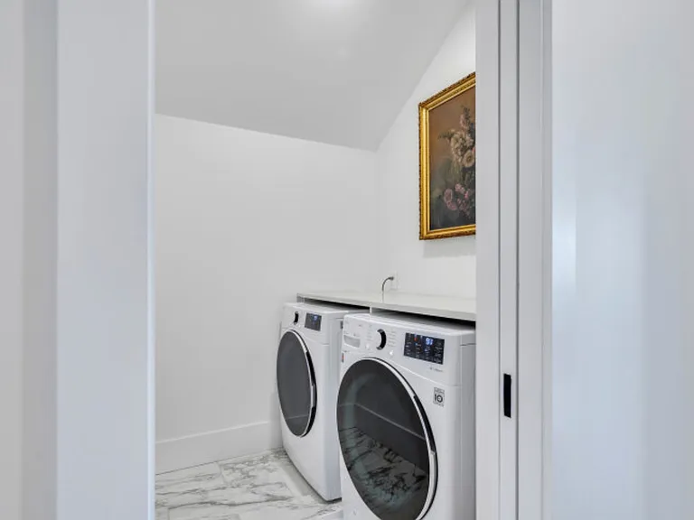945 Royalton Row — Photo 22