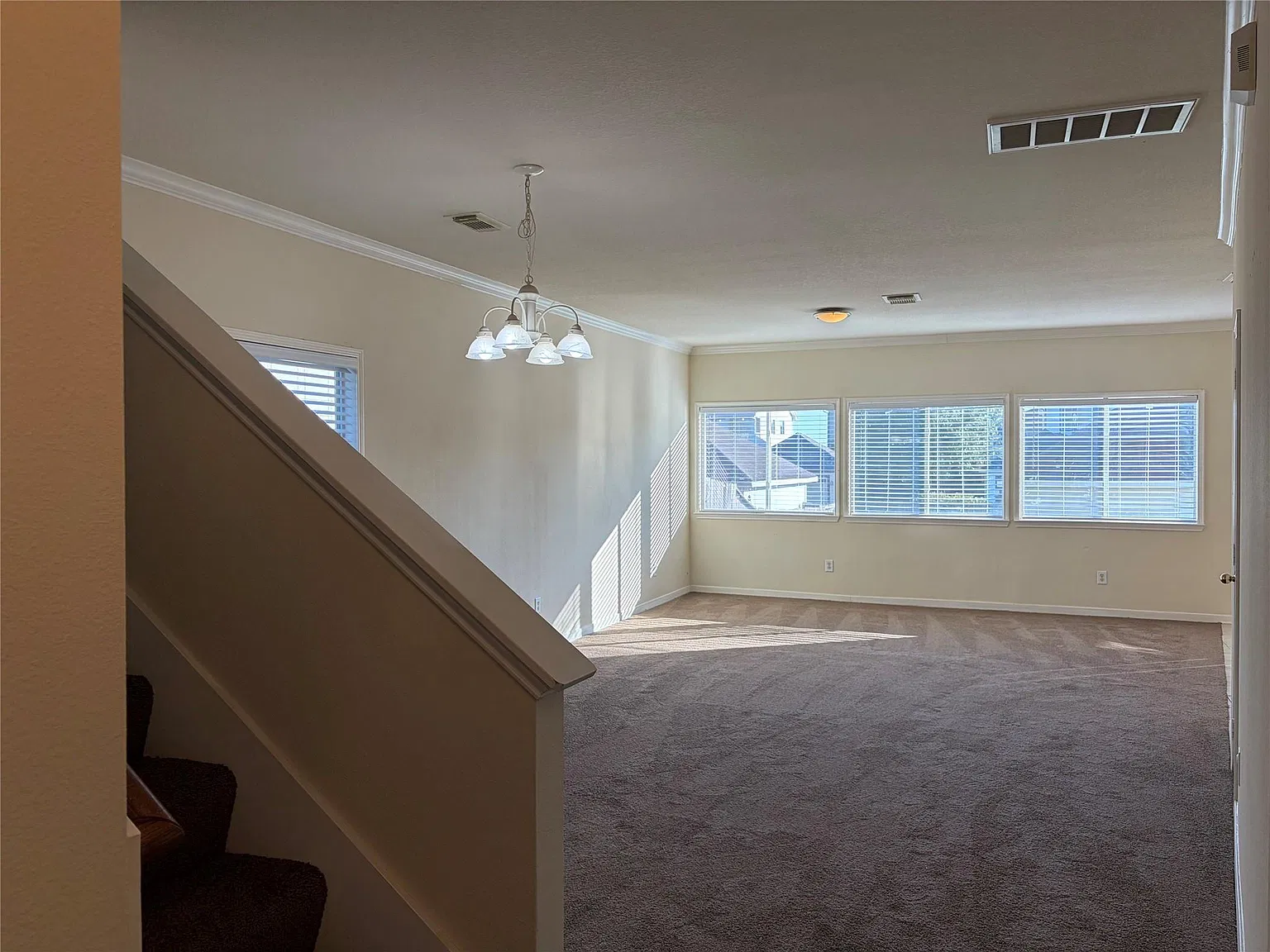 4 bed, 2.5 bath, 2264 sqft, $1,850 — Photo 4