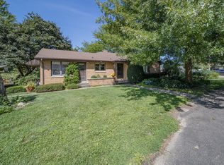 1121 Johnson Ave, Dixon, IL 61021
