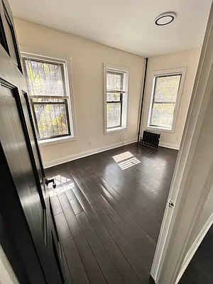 Rented by Space Real Estate | media 25