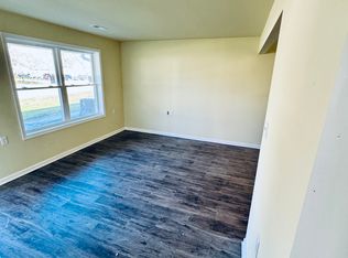 19 W 8th St #8, Adrian, MO 64720