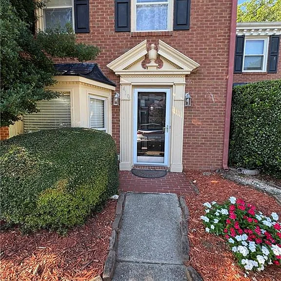 410 Forestgate Ct — Photo 1