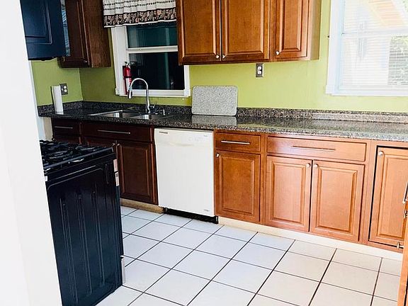 4th image of 5755 Winfield Blvd