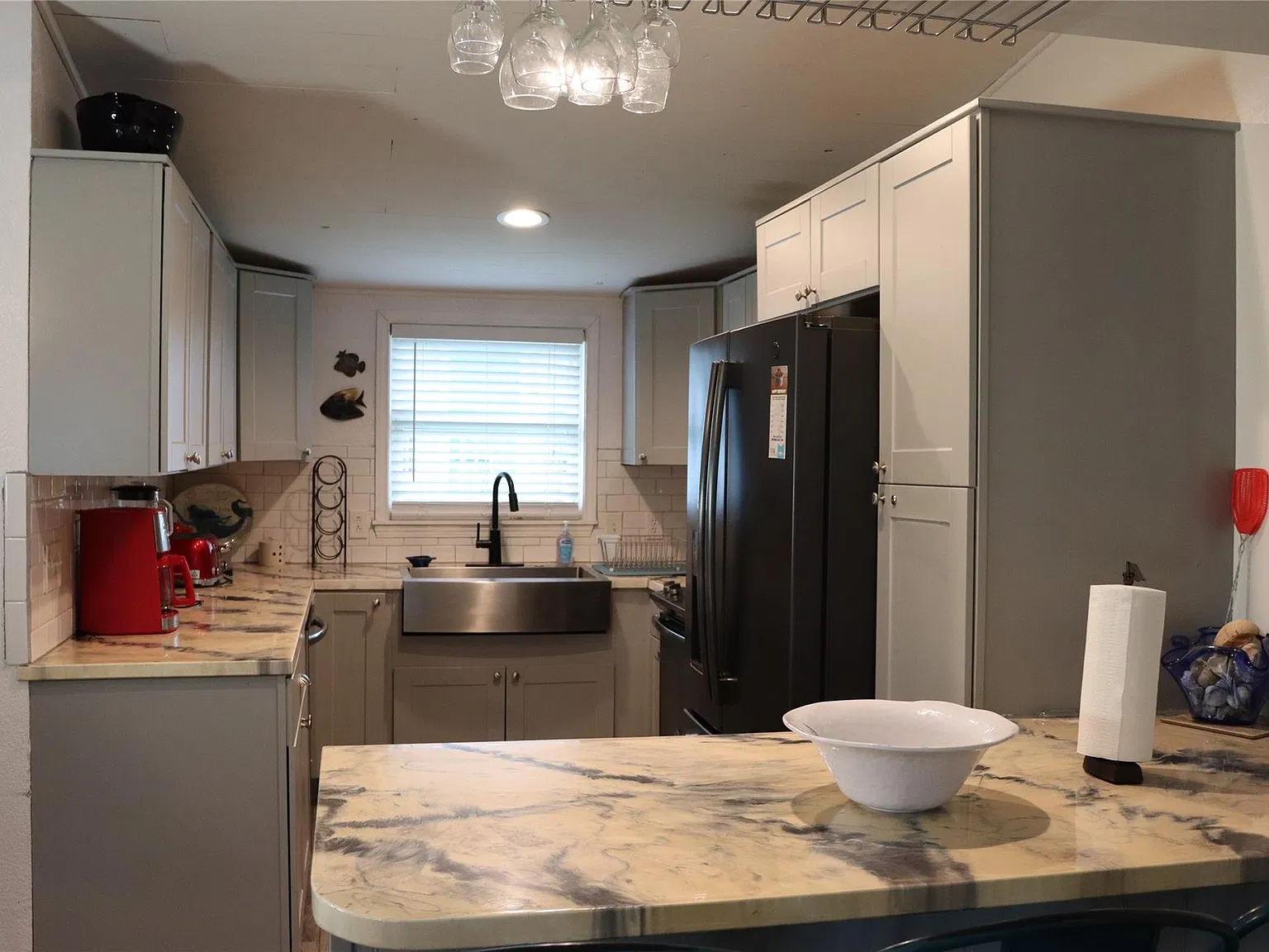 3 bed, 3.0 bath, 1066 sqft, $2,300 — Photo 2