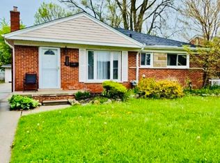 25064 Ronald St, Roseville, MI 48066