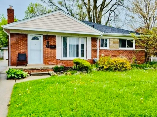 25064 Ronald St, Roseville, MI 48066