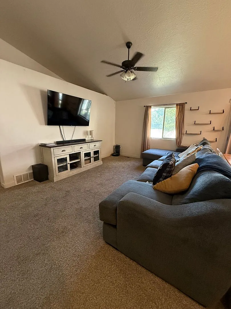 Charming Rambler Style! Private & Fenced Yard in Cul de sac! — Photo 4