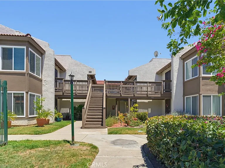 1067 S Citron St — Photo 30