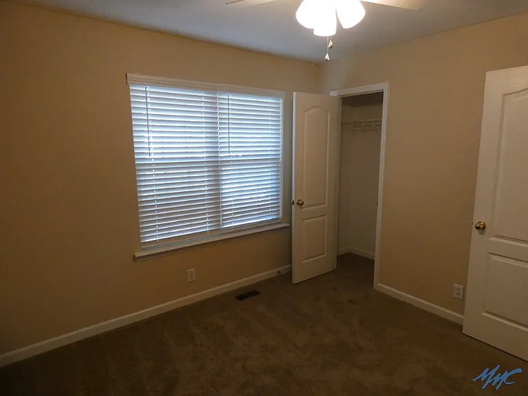 419 Conhocken Ct — Photo 37