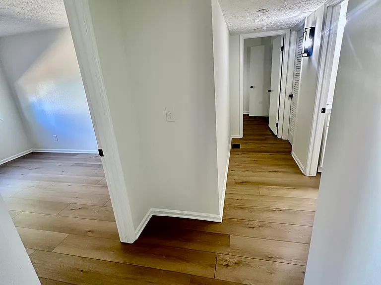 1820 Hudson Ave #17 — Photo 8