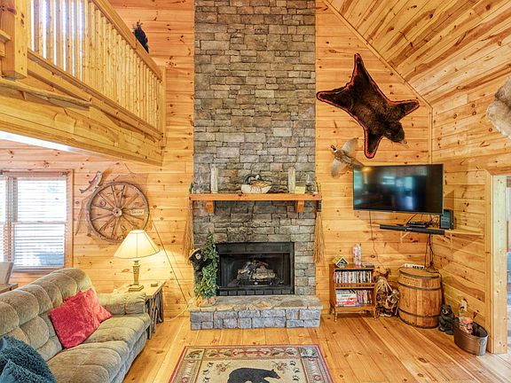 4th image of 553 Hillsdale Dr