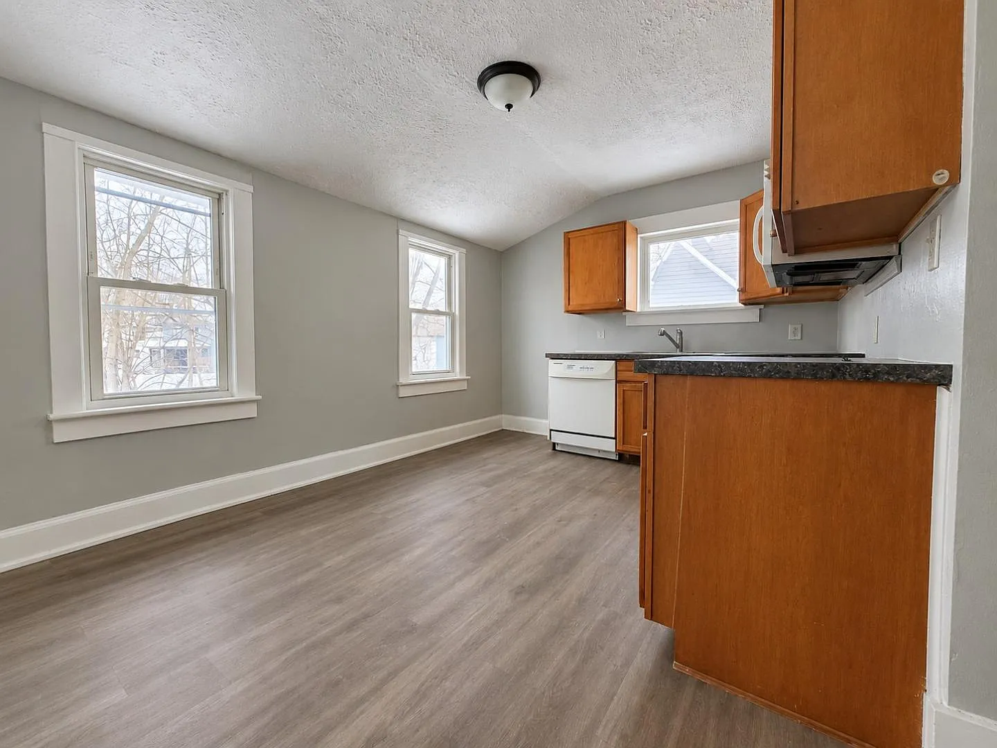 320 Crosby St — Photo 2