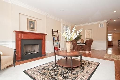 3rd image of 2525 N Southport Ave #1N