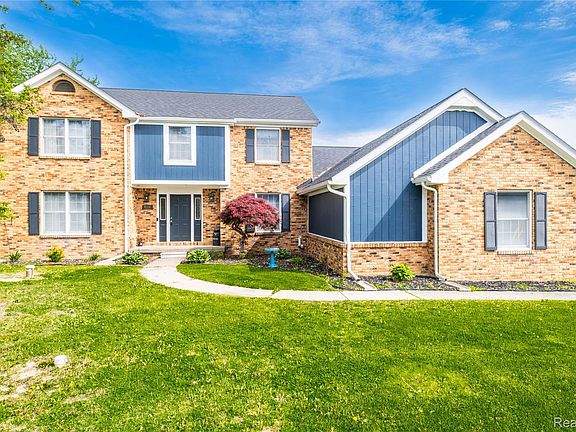 3rd image of 9359 Lochmoor Dr