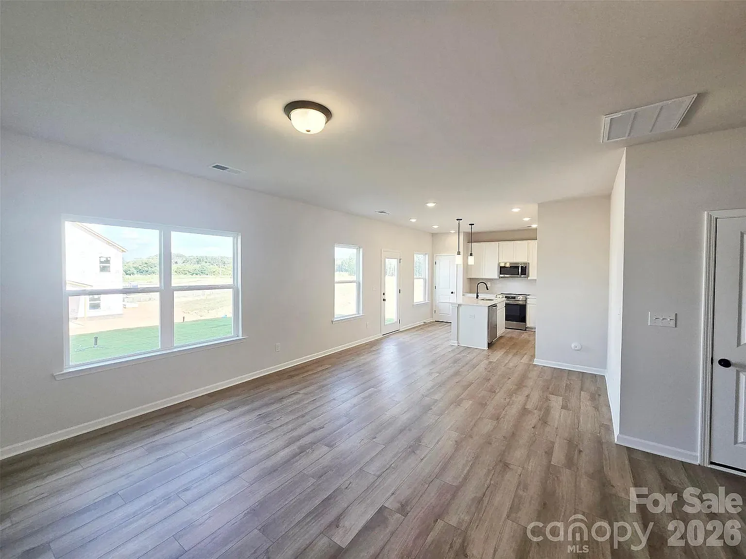 3 bed, 2.5 bath, 1813 sqft, $2,250 — Photo 2